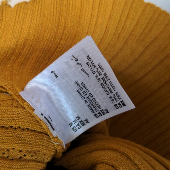 INC International Concepts Surplice Textured Blouse Sz: M NWT $69 - Picture 6 of 11